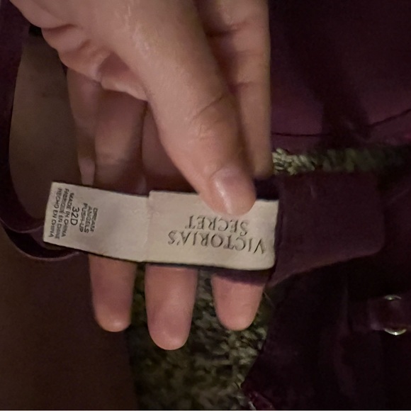 Victoria’s Secret sexy push up 32D - Picture 2 of 2